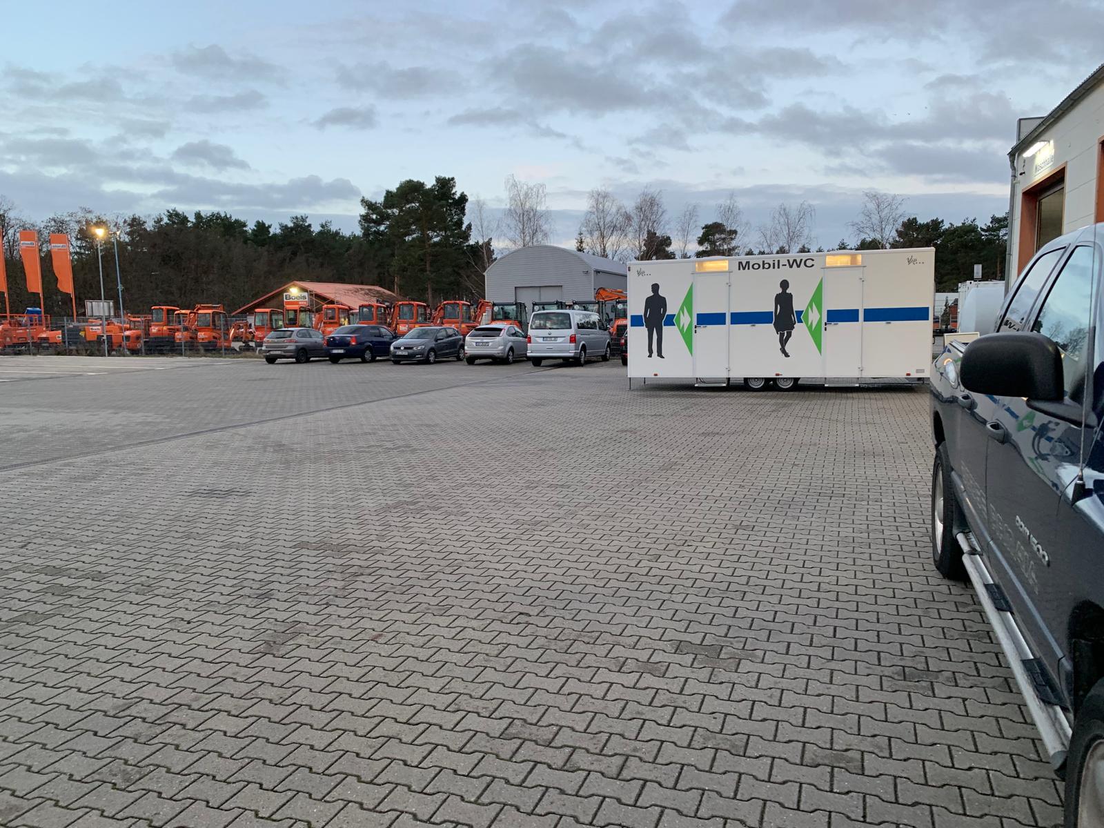 Mobill-WC mobile Toiletten bei einem Firmenevent des Reiseclubs Cottbus.